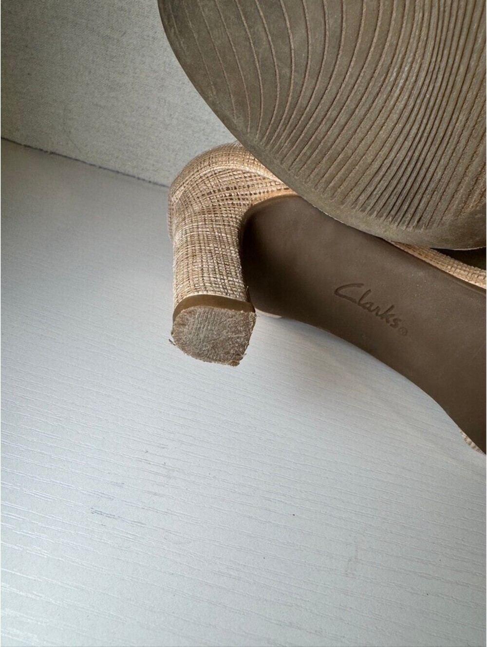 Clarks Collection Women's Ambyr Skip Beige Metallic Ankle Strap Heels Size 8 US - Picture 11 of 11